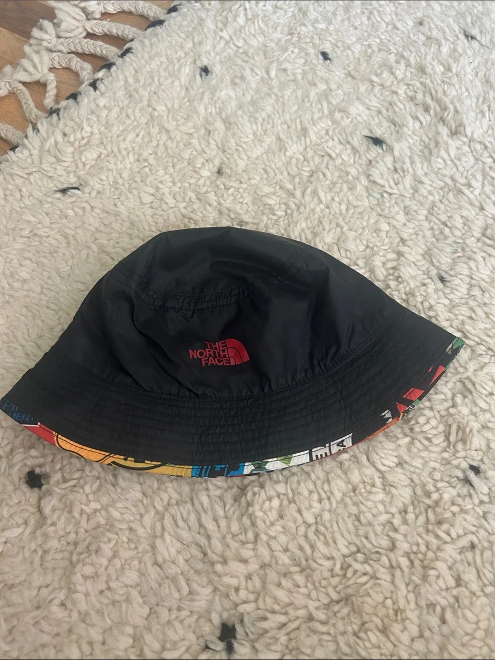 The North Face, reversible,  “Sticker Bomb”/“Base Camp” -Print Bucket Hat